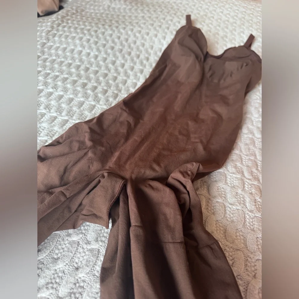 SKIMS Cocoa Everyday Sculpt Mid-Thigh Bodysuit - Picture 3 of 5